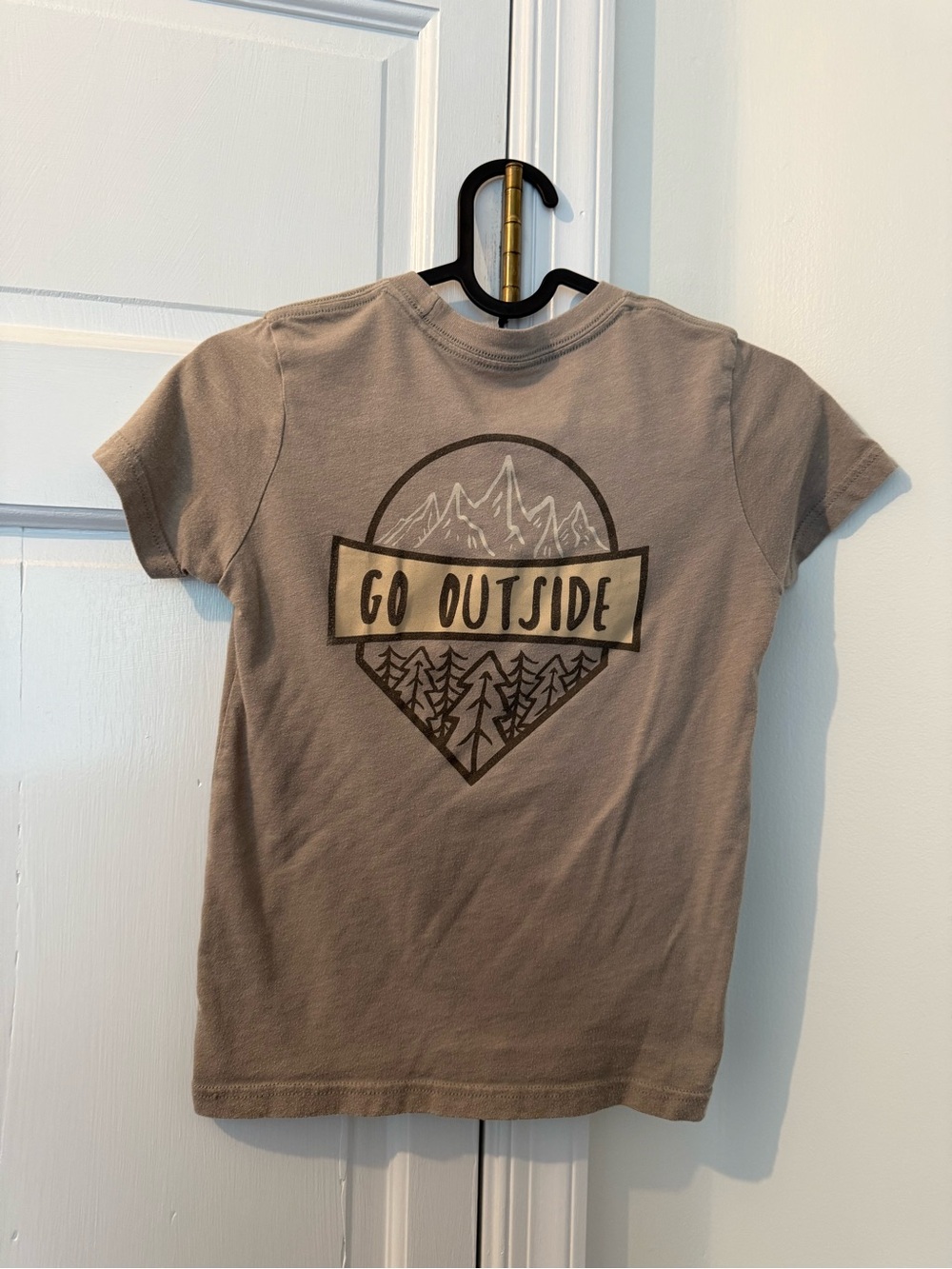 Sawyer Go Outside Kids Size Small Short Sleeve Tee